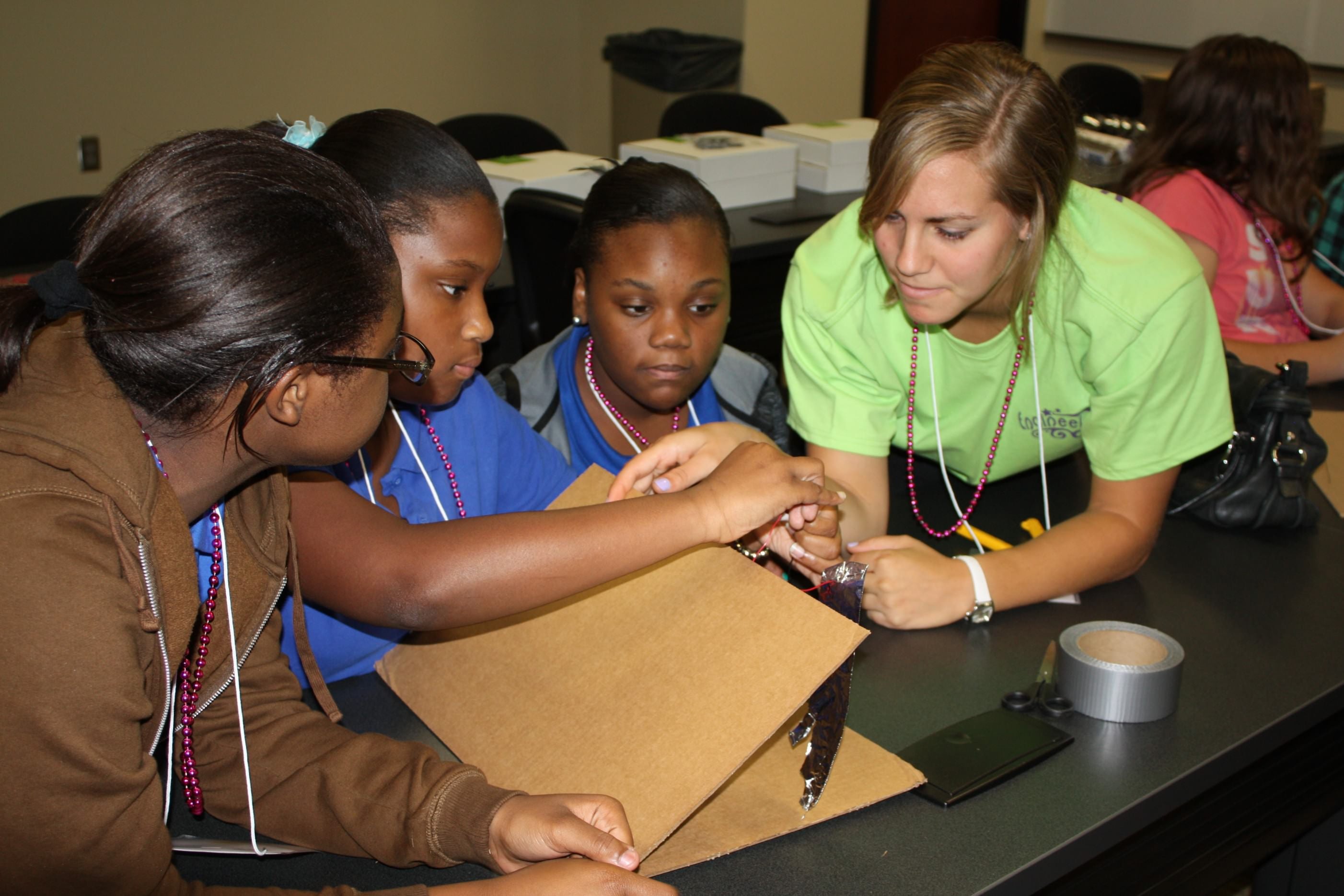 UA Women Engineers to Host Event for Middle School Girls