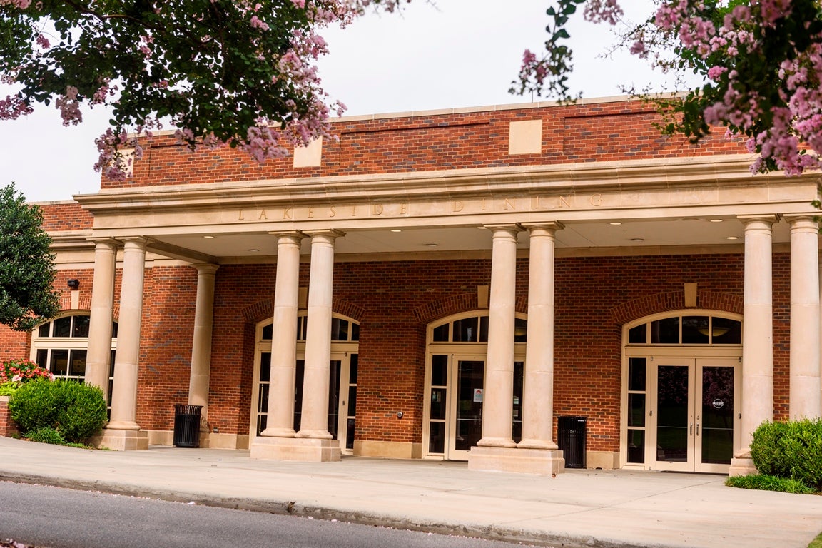 Lakeside Dining to Close for Renovations