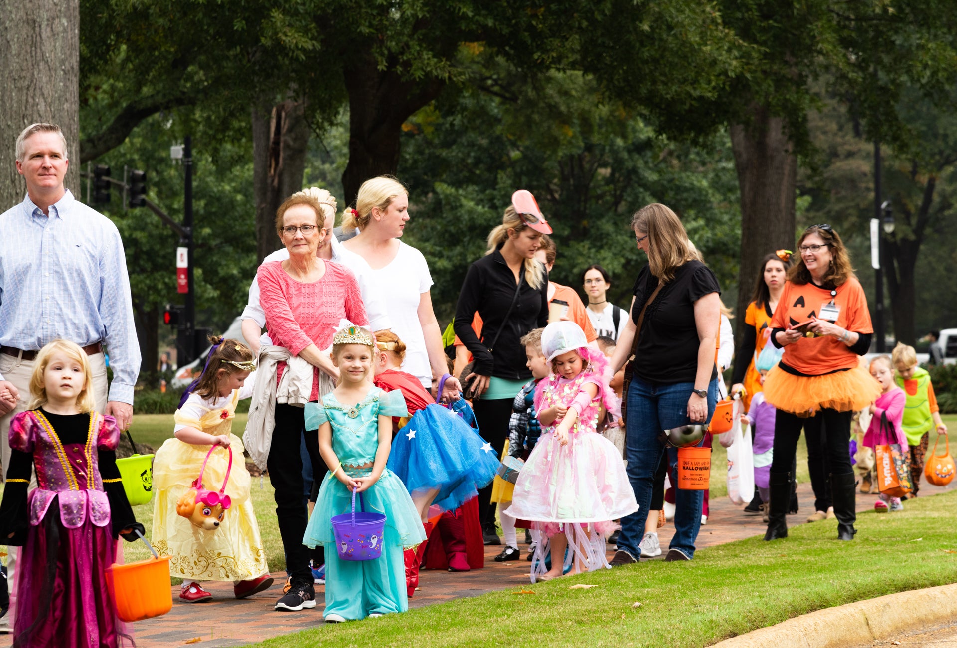UA RISE and Children’s Program Students Trick or Treat Around Campus